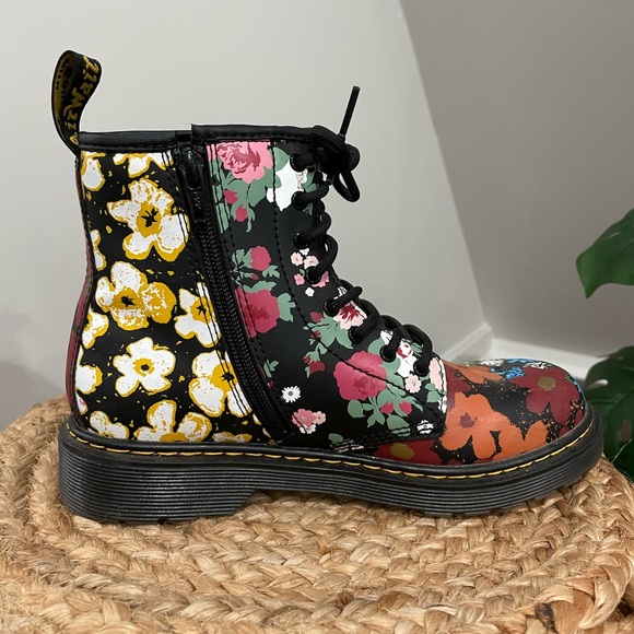 Dr. Marten Floral Lace Up 1460 Boot - Picture 4 of 8